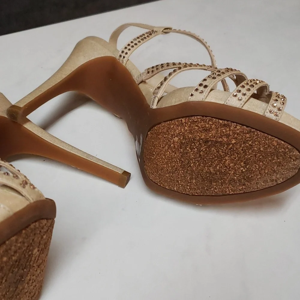 Gianni Bini Gold Platform Heels - Picture 5 of 7